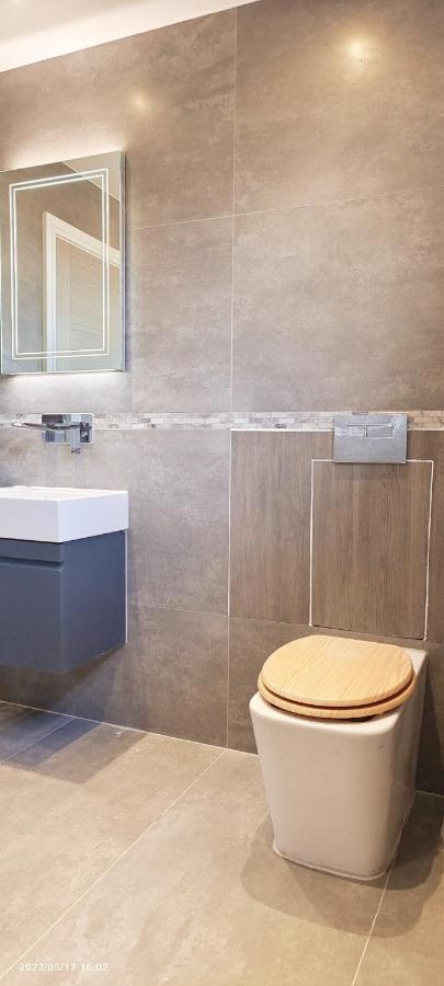 Top Floor Flat 5 Northwood Нортвуд Экстерьер фото