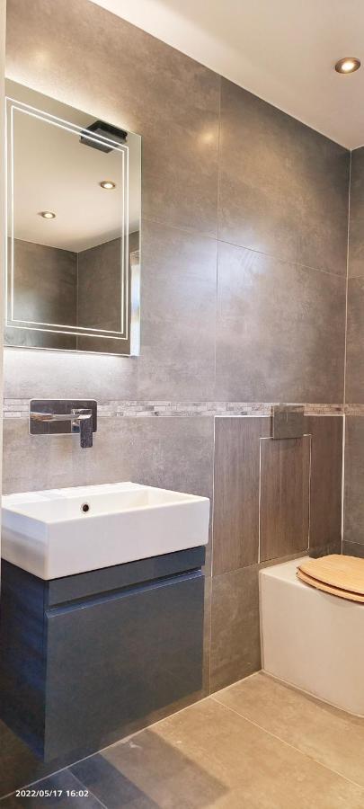 Top Floor Flat 5 Northwood Нортвуд Экстерьер фото