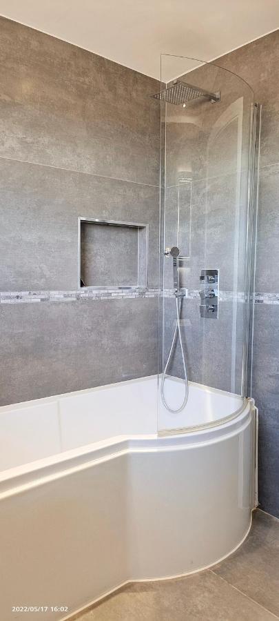 Top Floor Flat 5 Northwood Нортвуд Экстерьер фото
